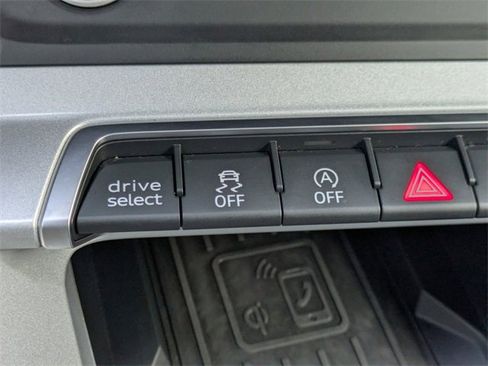 Used 2024 Audi Q3 2.0T Premium image 26