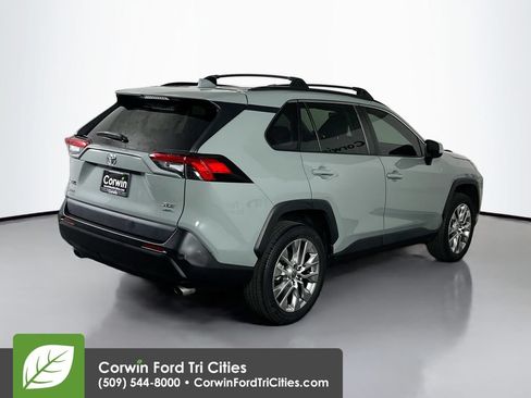 Used 2022 Toyota RAV4 XLE Premium AWD/4WD image 16