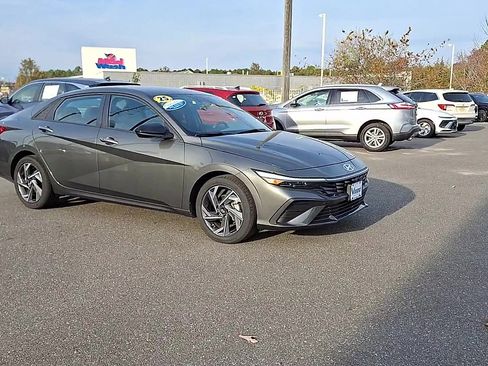 Certified 2025 Hyundai Elantra Sport image 2