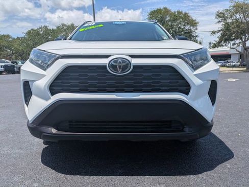 Used 2020 Toyota RAV4 LE FWD image 9