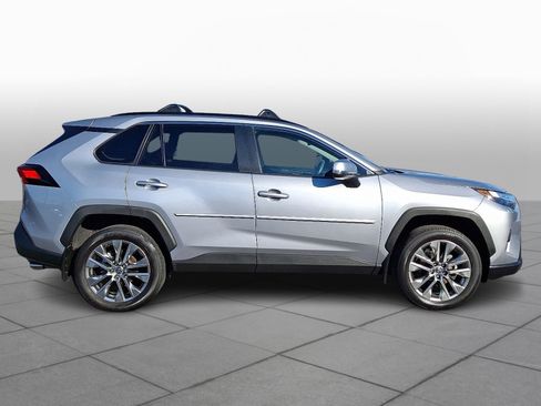 Used 2023 Toyota RAV4 XLE Premium image 8