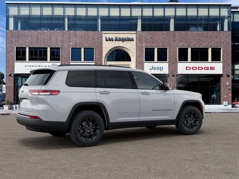 New 2026 Jeep Grand Cherokee L 4WD image 4