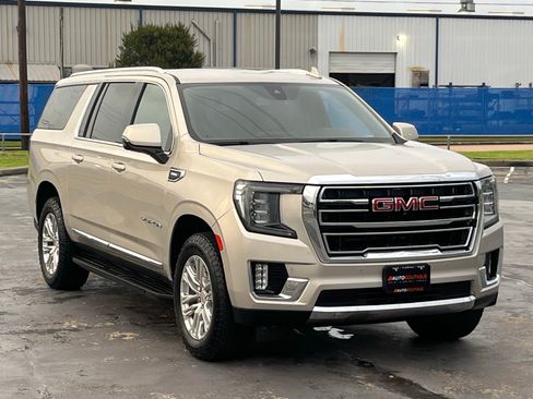 Used 2021 GMC Yukon XL SLT w/ SLT Luxury Package AWD/4WD image 3