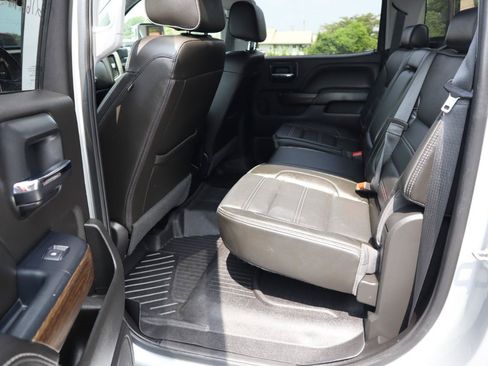 Used 2018 GMC Sierra 2500 Denali w/ Duramax Plus Package AWD/4WD image 15