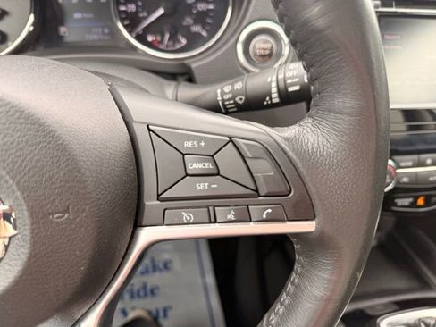Used 2018 Nissan Rogue SV AWD/4WD image 23