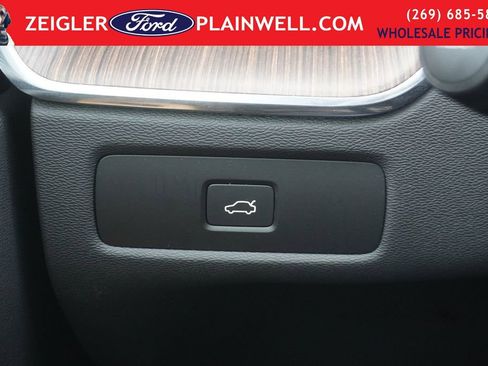 Used 2023 Volvo XC60 B5 Ultimate image 30