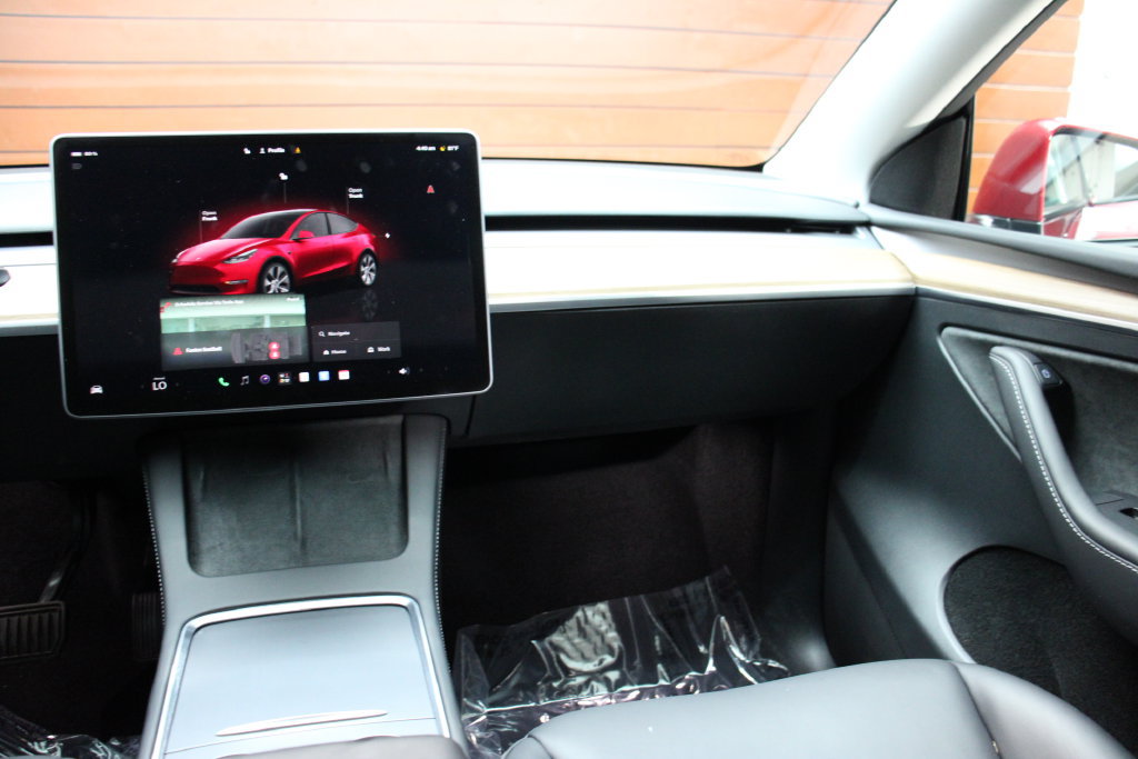 Used 2024 Tesla Model Y Long Range AWD/4WD image 24