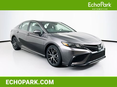Used 2023 Toyota Camry SE image 1