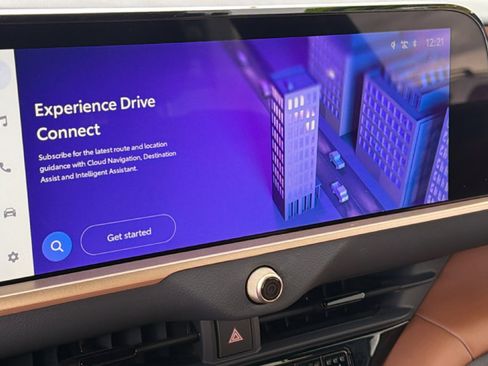 Certified 2025 Toyota Crown Signia AWD/4WD image 15