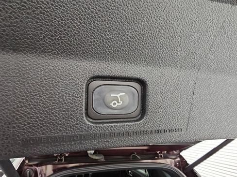 Used 2018 Ford Explorer XLT w/ Equipment Group 202A FWD image 38