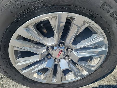 Used 2025 GMC Yukon Denali RWD image 8
