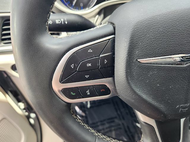 Used 2024 Chrysler Pacifica Touring-L FWD image 21