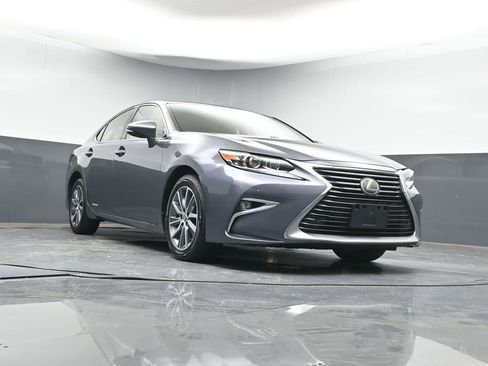 Used 2017 Lexus ES 300h image 30