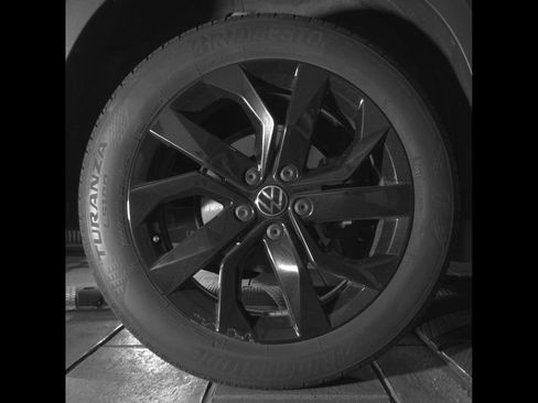 Certified 2023 Volkswagen Taos SE AWD/4WD image 13