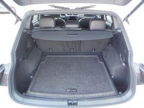 Used 2022 Volkswagen Tiguan SE R-Line AWD/4WD image 43