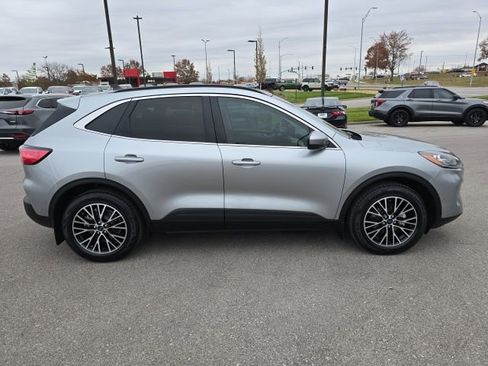 Certified 2022 Ford Escape Titanium w/ Titanium Premium Package image 6