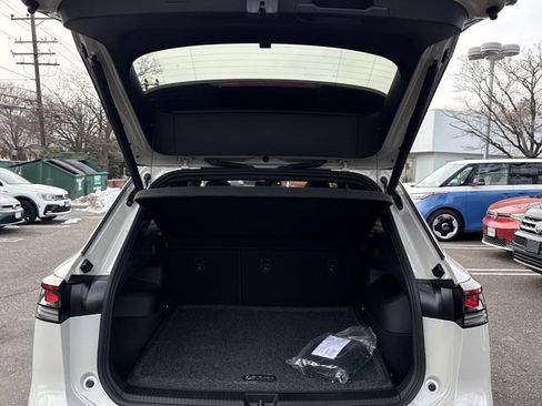 Used 2026 Volkswagen Tiguan SEL R-Line image 37