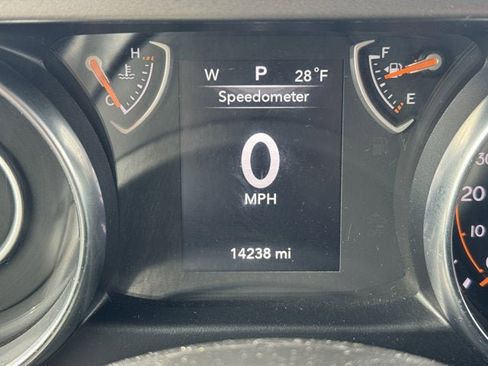 Used 2022 Jeep Wrangler Sport image 17