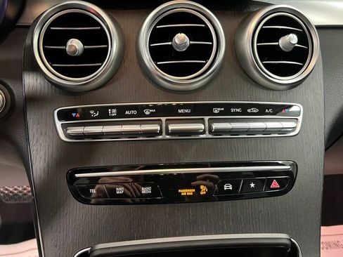 Used 2021 Mercedes-Benz GLC 300 4MATIC image 31