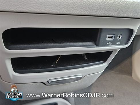 Used 2018 Chrysler Pacifica Touring-L image 25