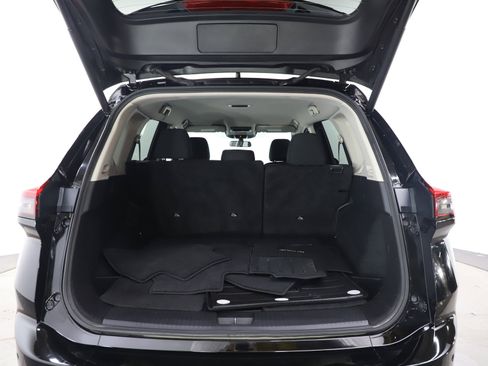 Used 2025 Nissan Rogue SV AWD/4WD image 16