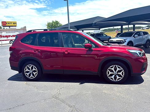 Used 2021 Subaru Forester Premium AWD/4WD image 4
