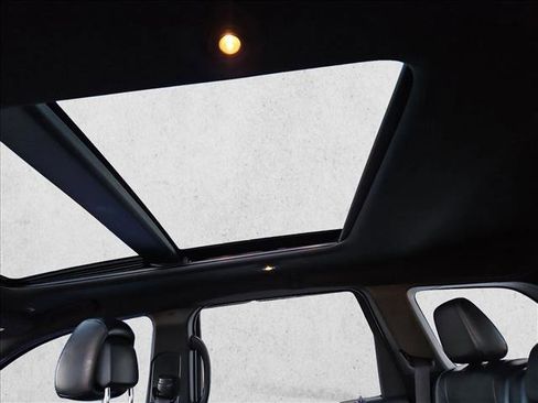 Used 2017 Jeep Grand Cherokee Limited w/ Luxury Group II image 19