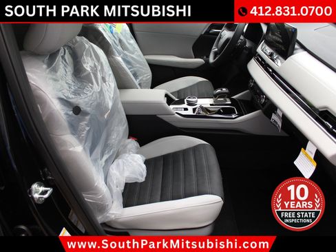 New 2025 Mitsubishi Outlander SE image 12