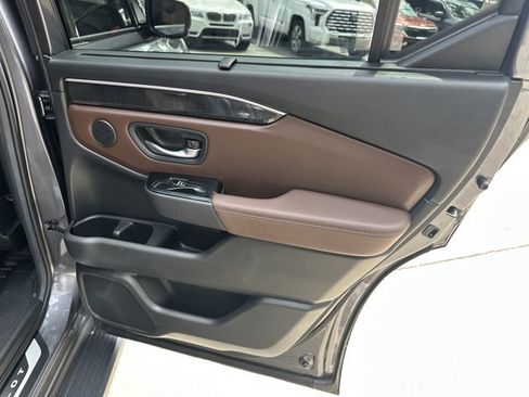 Used 2025 Honda Pilot Elite image 19