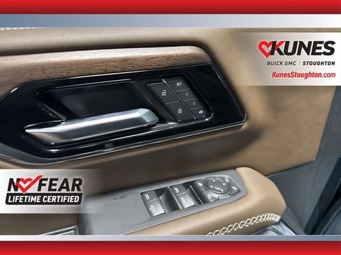 Used 2025 GMC Yukon XL Denali Ultimate AWD/4WD image 21