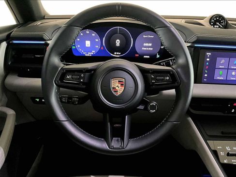 Used 2025 Porsche Macan 4 Electric image 18