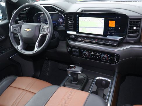Used 2024 Chevrolet Silverado 1500 High Country w/ Technology Package AWD/4WD image 11