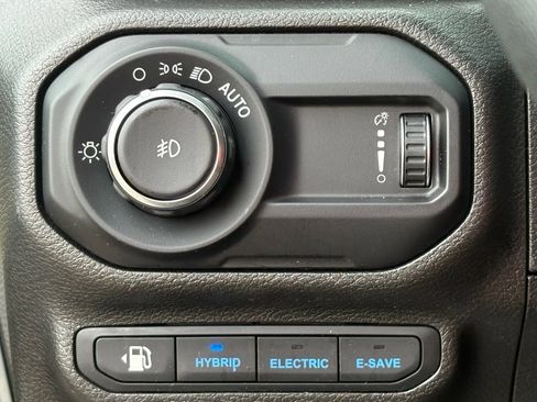 Used 2023 Jeep Wrangler Unlimited Sahara image 24