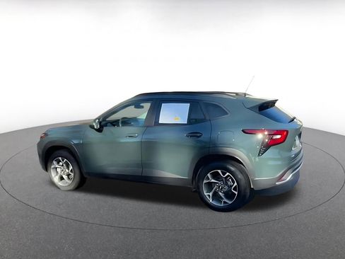 Used 2025 Chevrolet Trax LT image 10