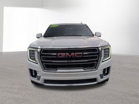 Used 2023 GMC Yukon SLT AWD/4WD image 2