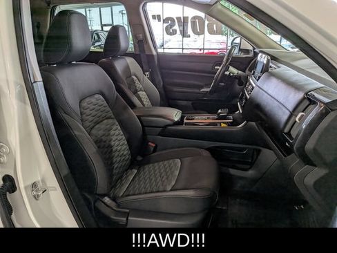 Used 2022 Nissan Pathfinder SV AWD/4WD image 23