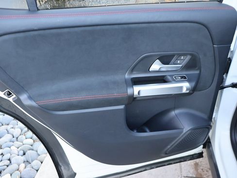 Certified 2022 Mercedes-Benz GLB 250 4MATIC image 15