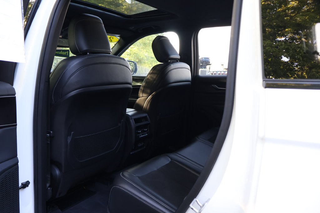 Used 2023 Jeep Grand Cherokee Altitude AWD/4WD image 46