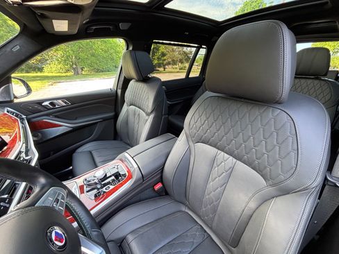 Used 2024 BMW ALPINA XB7 AWD/4WD image 11