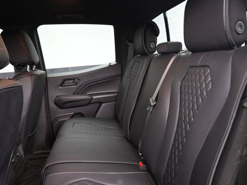 Used 2024 Chevrolet Colorado Trail Boss w/ Technology Package image 17