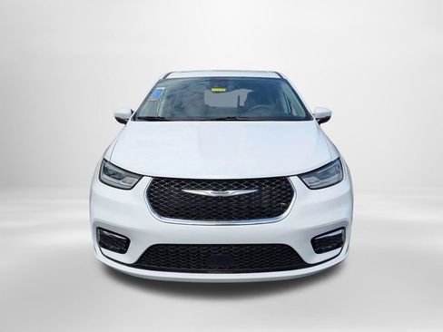 Used 2023 Chrysler Pacifica Touring-L FWD image 9