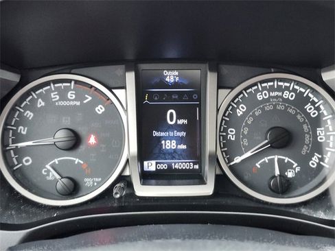 Used 2017 Toyota Tacoma Limited w/ Tow Package image 31