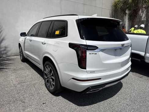 Used 2023 Cadillac XT6 Sport w/ Technology Package AWD/4WD image 3
