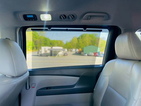 Used 2012 Honda Odyssey Touring image 19