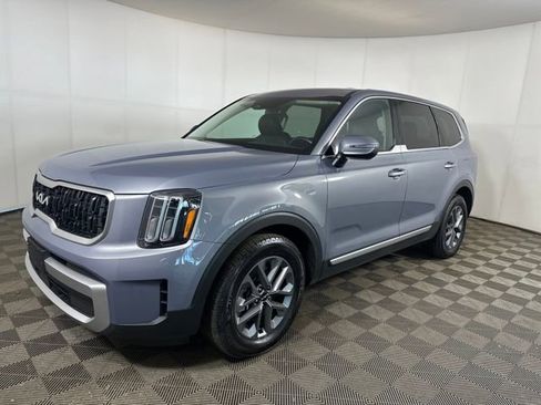 Used 2023 Kia Telluride LX image 7