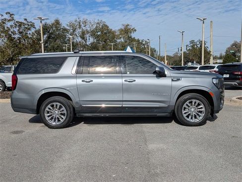 Used 2021 GMC Yukon XL SLT w/ SLT Luxury Plus Package image 3