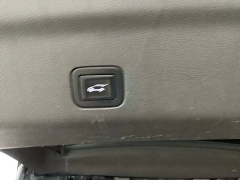 Used 2022 GMC Yukon XL Denali w/ Denali Premium Package image 23