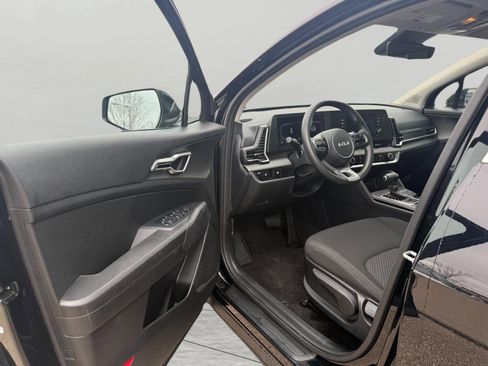 Used 2025 Kia Sportage LX image 19