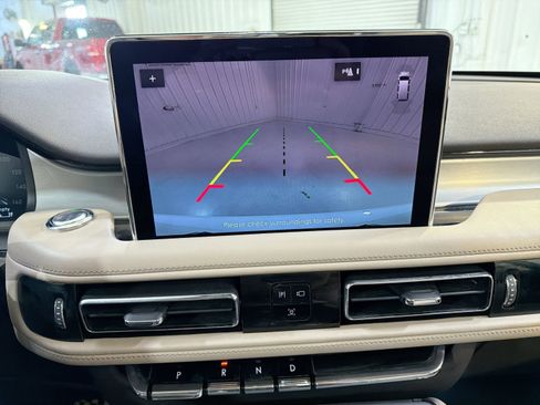 Used 2023 Lincoln Aviator AWD w/ Premium Package image 18