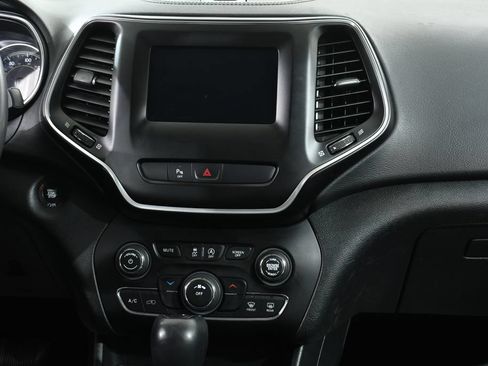 Used 2020 Jeep Cherokee Latitude Plus AWD/4WD image 9